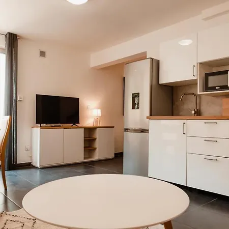 Appartement Calvi. T2 2/4 Personnes à 100 Mètres De La Calvi (Corsica)