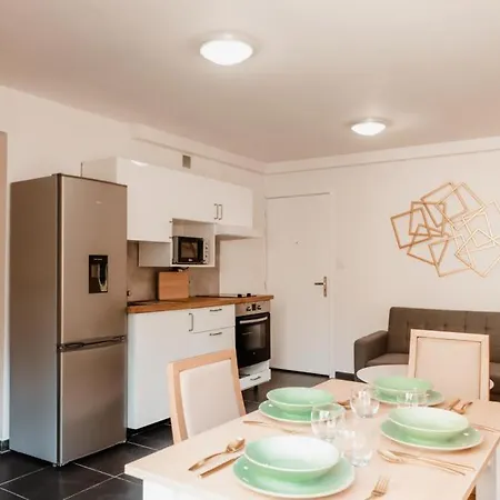 Calvi. T2 2/4 Personnes A 100 Metres De La * Calvi (Corsica)